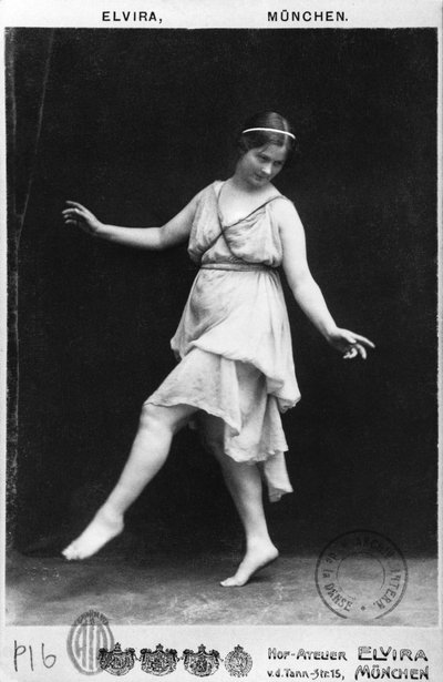 Isadora Duncan (1877-1927) c.1903-04 by Elvira Studio